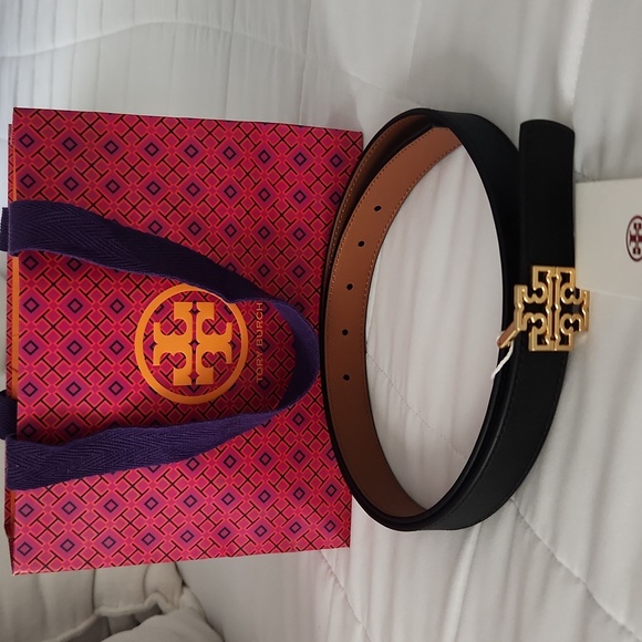 Tory Burch Black Leather Belt with Gold Logo - Picture 4 of 6